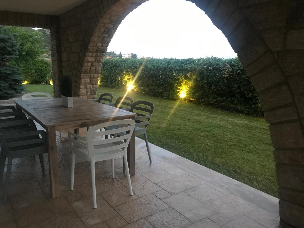 Aerides Luxury Villa Palaiontsiflikion Exterior foto